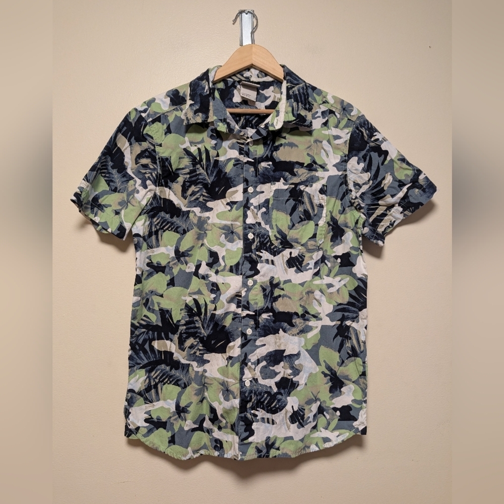 The North Face Men’s L Tropical Leaf Print Button-Up Short Sleeve Shirt